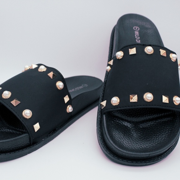 Shoes - 🖤 black sandals